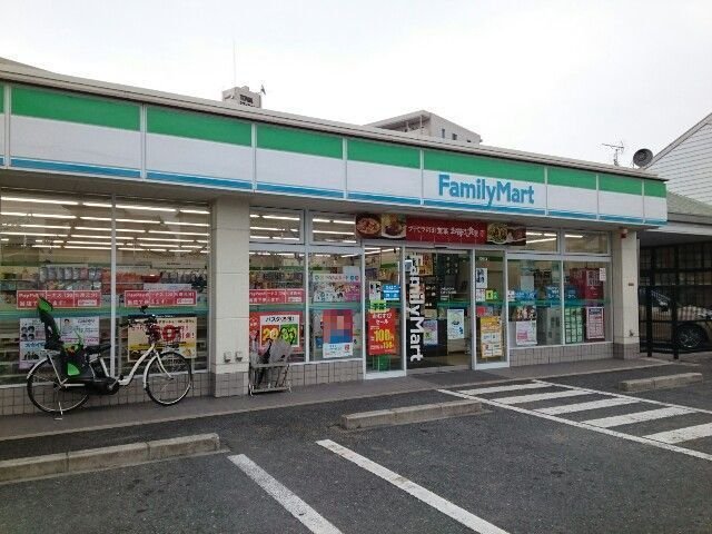 その他　ファミリーマート様まで500m