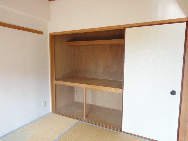 収納　同物件別号室のものです。