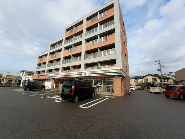 コンビニ　セブンイレブン小新４丁目店（コンビニ）まで650m