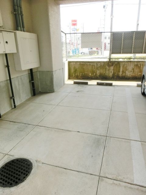 駐車場　敷地外で駐車場ご用意しています
