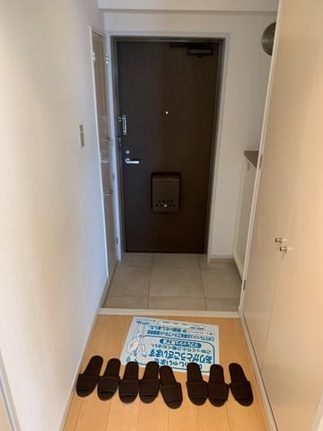 玄関　別部屋の画像を使用しております。