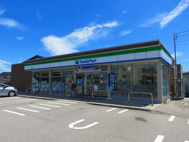コンビニ　ファミリーマート（コンビニ）まで1200m