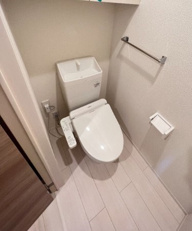 トイレ　※別室参考写真※ 温水洗浄暖房便座付きトイレです