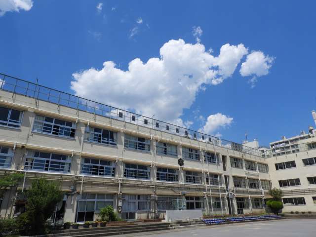 小学校　世田谷区立代田小学校（小学校）まで706m