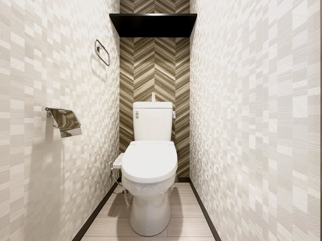 トイレ　落ち着いた色調のトイレです
