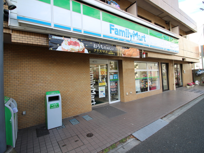 コンビニ　ファミリーマート（コンビニ）まで297m