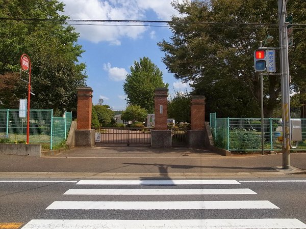小学校　三里塚小学校（小学校）まで500m