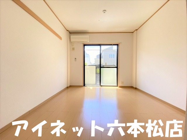 居室・リビング　広々としていいですね。