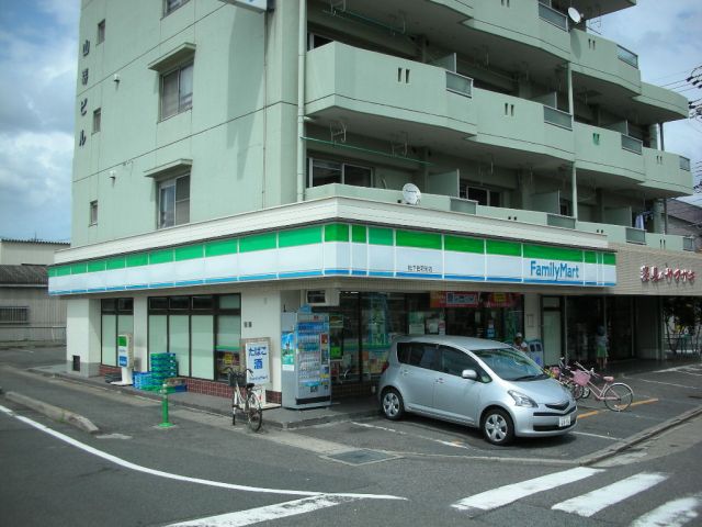 コンビニ　ファミリーマート（コンビニ）まで260m