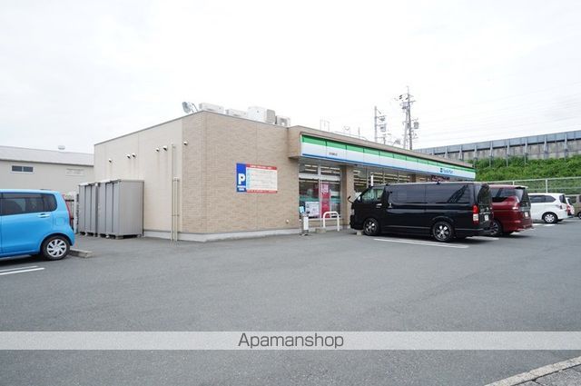 コンビニ　ファミリーマート（コンビニ）まで1058m