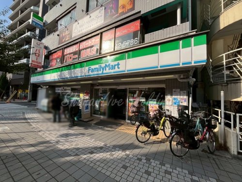 コンビニ　ファミリーマート 鶴見中央店（コンビニ）まで338m