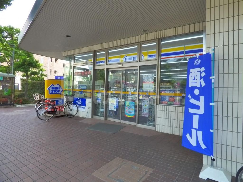 コンビニ　ミニストップ足立綾瀬1丁目店（コンビニ）まで580m