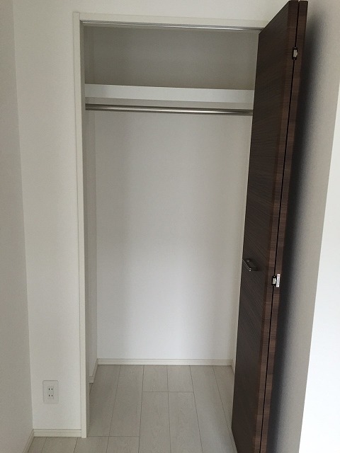 収納　内装は落ち着いています