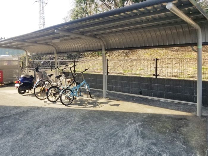その他共有部分　駐輪場に自転車も停められます♪
