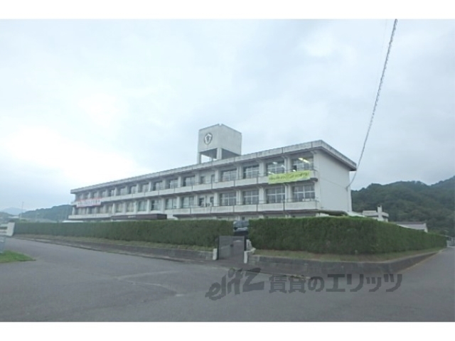 中学校　日枝中学校（中学校）まで2400m