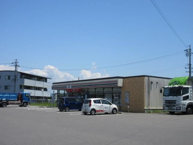 コンビニ　セブンイレブン深田店（コンビニ）まで830m