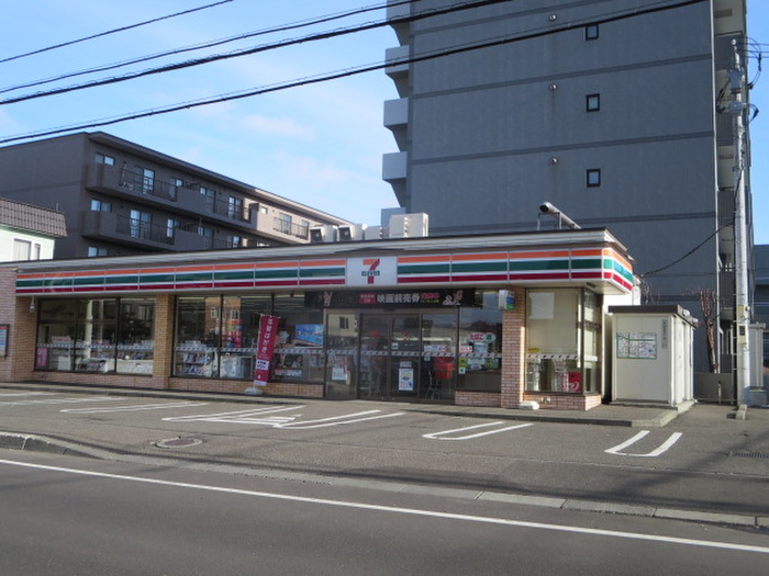 コンビニ　セブンイレブン（コンビニ）まで130m