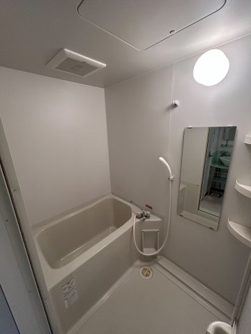バス・シャワールーム　落ち着いた空間のお風呂です