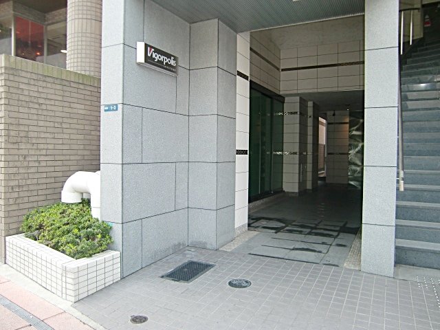 エントランス　落ち着いたエントランスです