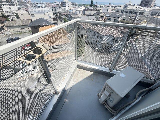 バルコニー　バルコニーからの眺めを楽しみながら食事をしませんか
