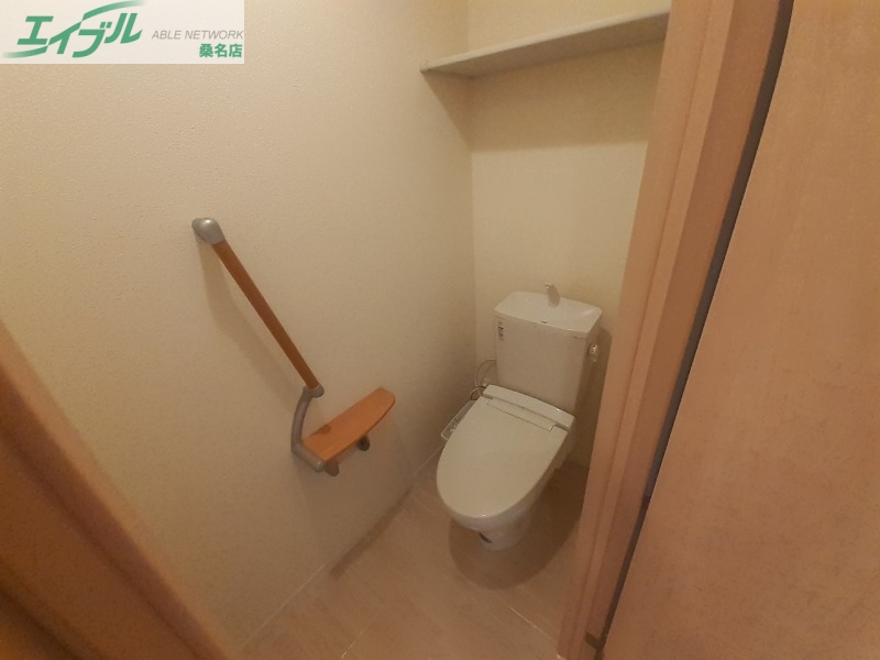 トイレ　同物件別部屋の写真です
