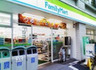 コンビニ　ファミリーマート 新宿新小川町店（コンビニ）まで324m