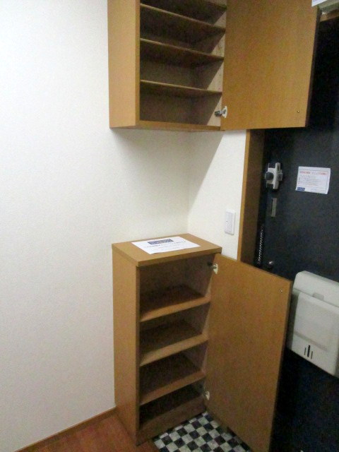 玄関　★※別号室の写真です　シューズＢＯＸ★