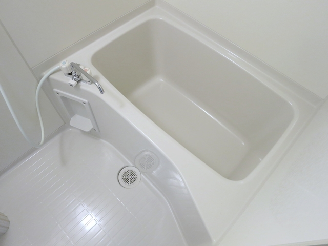 バス・シャワールーム　バスルームです