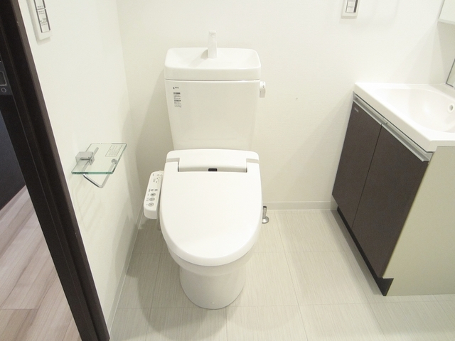 トイレ　温水洗浄機能付きのおトイレです
