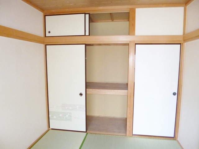 収納　天袋付きの押入れです。