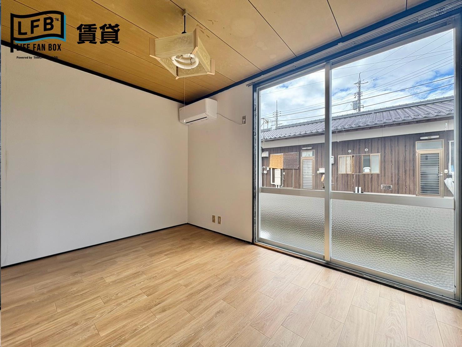 梅田アパートの居間写真