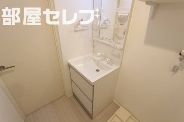 洗面設備　洗髪洗面化粧台。