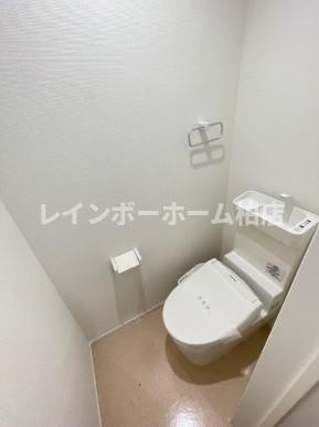 トイレ　温水洗浄便座です