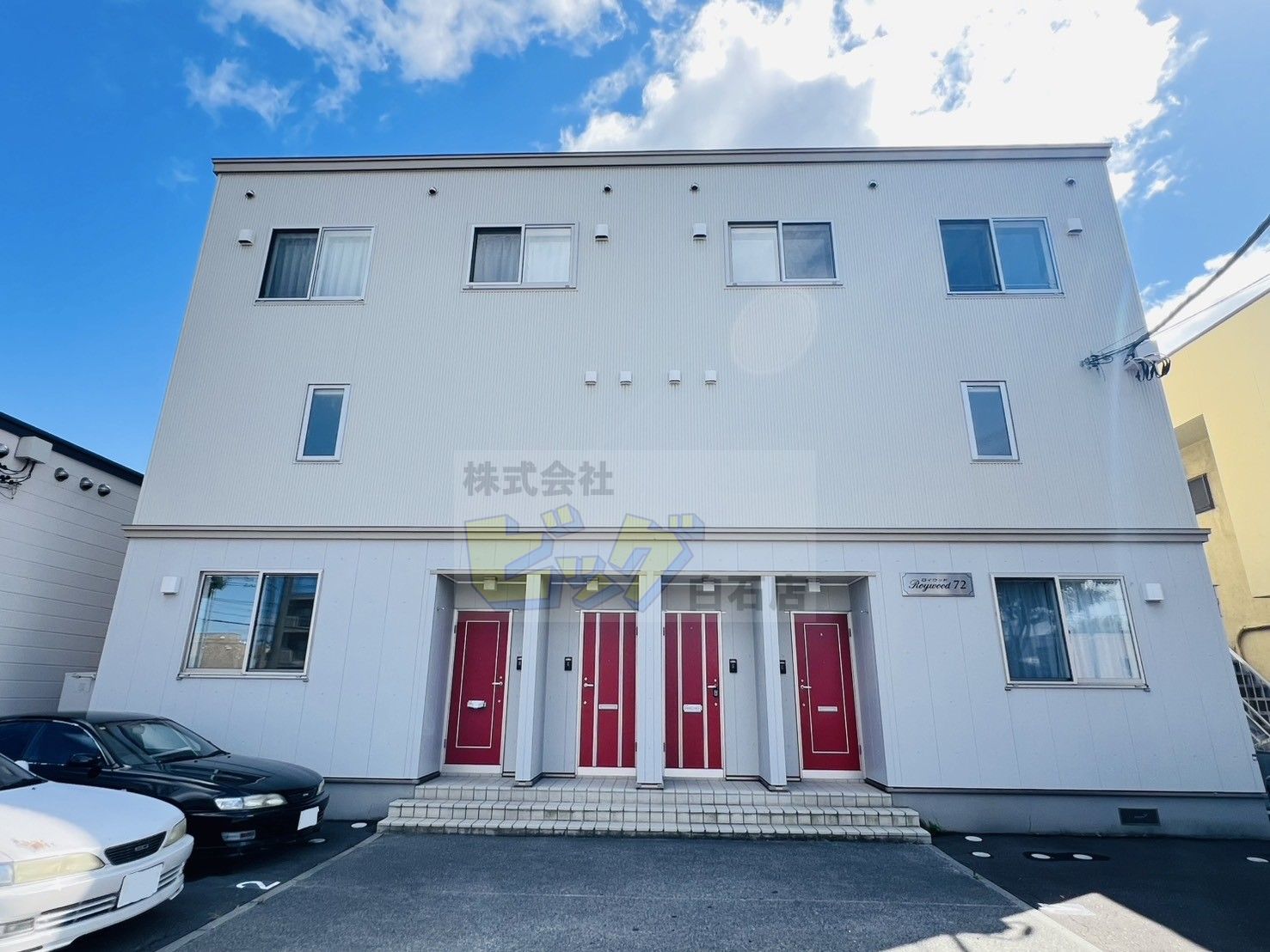建物外観　駐車１台分無料の広々１ＬＤＫタイプのお部屋です♪