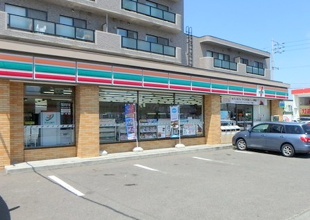 コンビニ　セブンイレブン札幌菊水元町7条店（コンビニ）まで245m