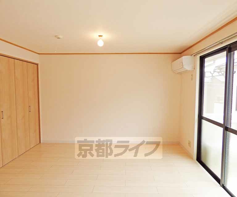 地下鉄烏丸線 北大路駅 徒歩17分 2階建 築38年の居間写真