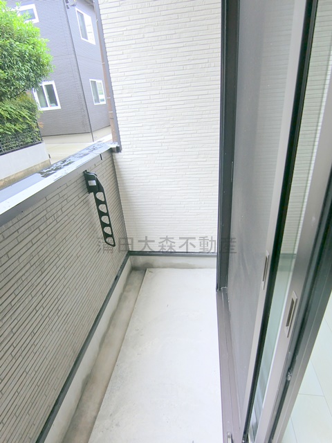 バルコニー　物干し金具付きのバルコニー