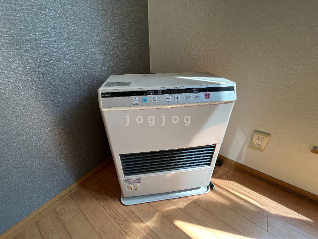 その他設備　灯油ＦＦ式ストーブ