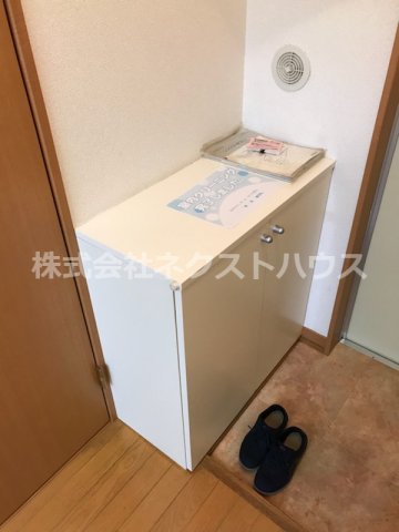 治美ビルの玄関写真