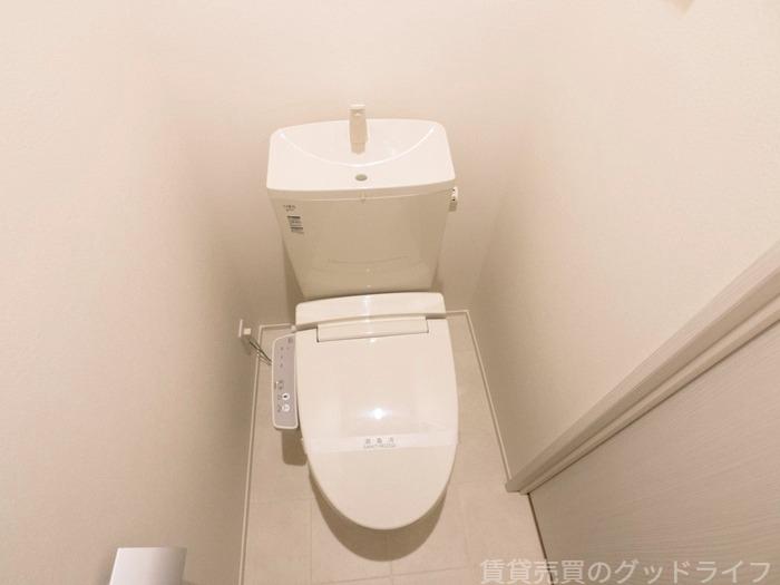 京阪本線 藤森駅 徒歩5分 3階建 築10年のトイレ写真