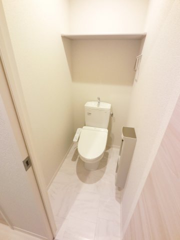 ＪＲ内房線 八幡宿駅 徒歩21分 3階建 築7年のトイレ写真