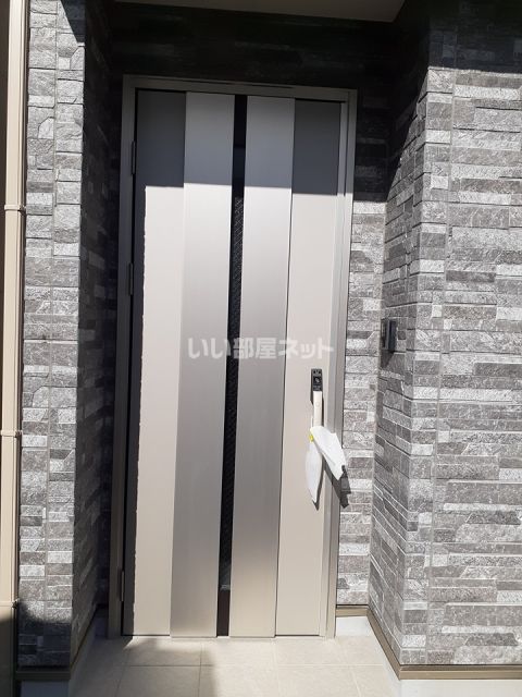 岐阜駅西鏡島戸建の玄関写真