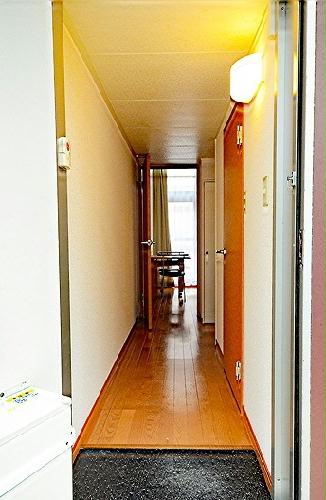 玄関　同タイプ部屋の写真となり設備等は現況と異なる場合があります。