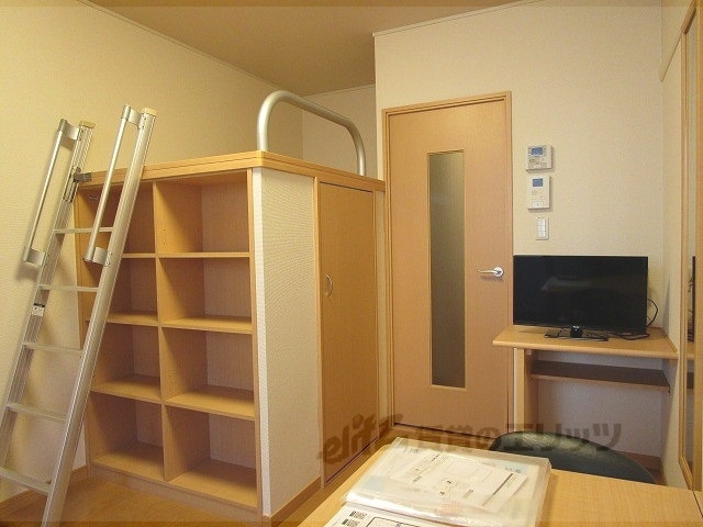 レオパレス青嶺の居間写真