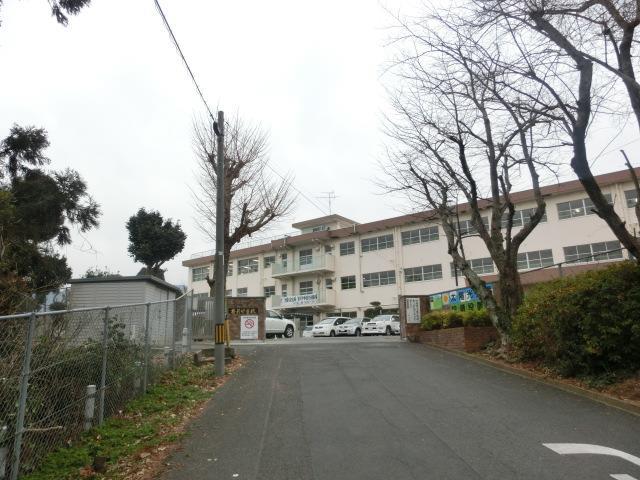 中学校　香月中学校（中学校）まで1658m