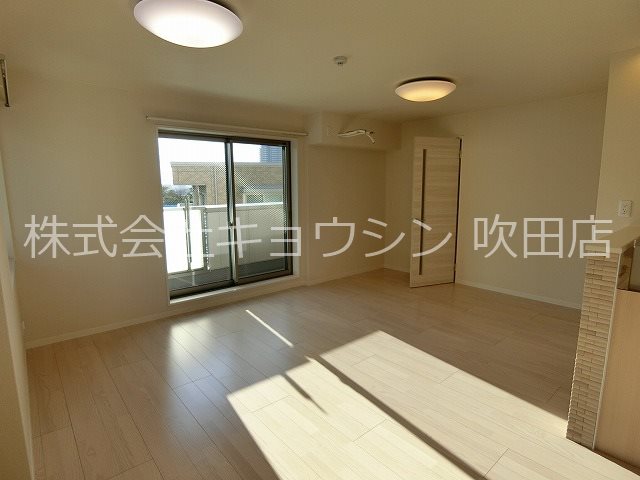第12レジデンスオクノ藤が丘の居間写真