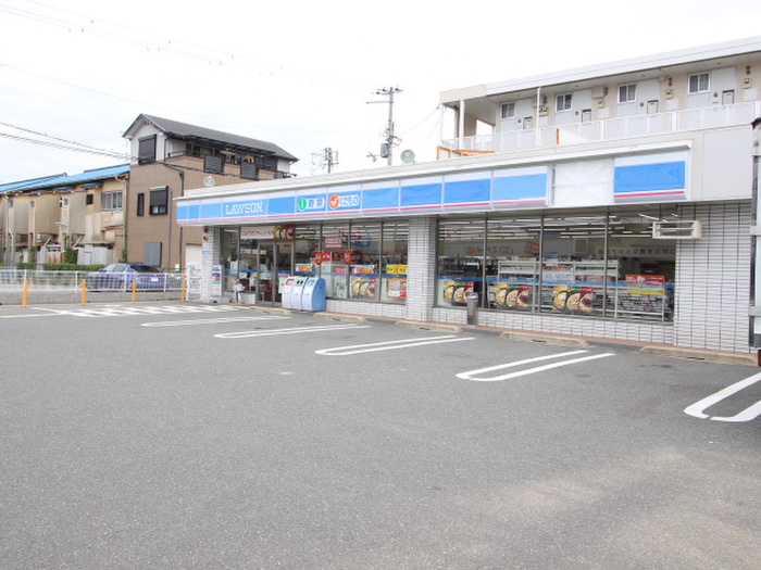 コンビニ　ローソン（コンビニ）まで744m