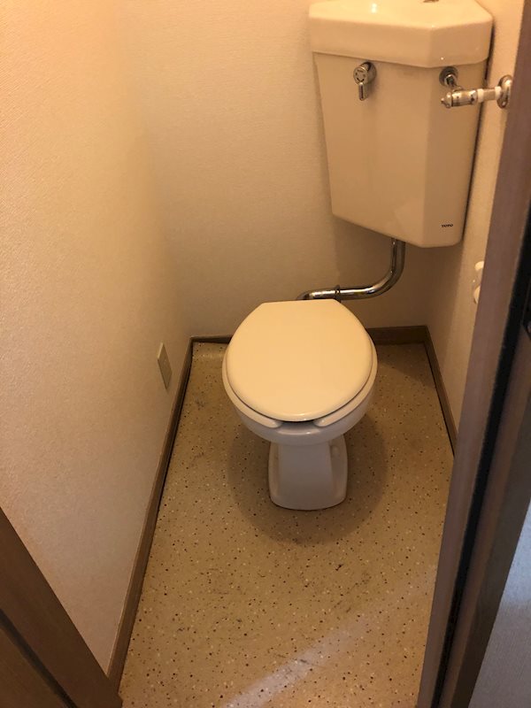 トイレ　別号室の参考写真です。