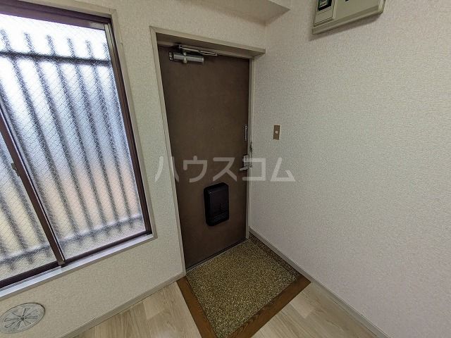 キャステール北綾瀬の玄関写真