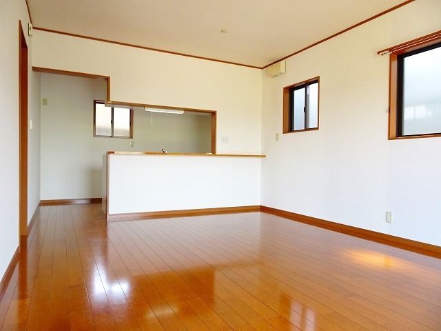 ガーデン須田ノ木 A棟の居間写真